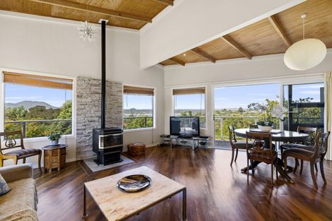 Photo of property in 22 Reeves Road, Acacia Bay, Taupo, 3330