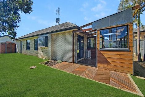 Photo of property in 33 Pitt Avenue, Clendon Park, Auckland, 2103