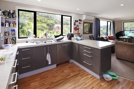 Photo of property in 23b Cave Road, Houghton Bay, Wellington, 6023