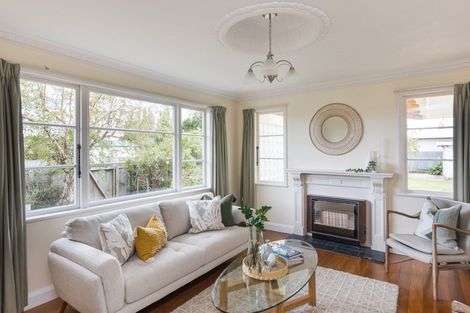 Photo of property in 2 Norwich Place, Awapuni, Palmerston North, 4412