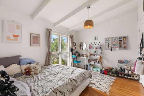 Photo of property in 2/199 Titirangi Road, Titirangi, Auckland, 0604