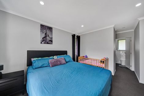 Photo of property in 8 Garrett Drive, Whalers Gate, New Plymouth, 4310