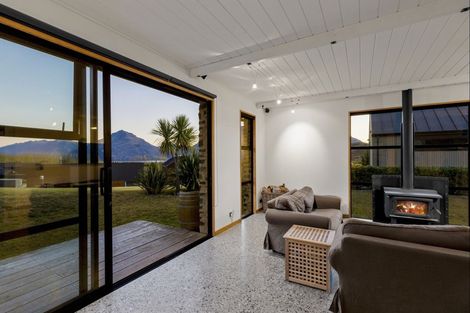 Photo of property in 10 Arran Lane, Jacks Point, Queenstown, 9371