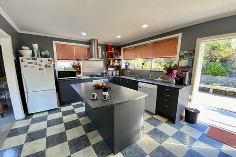 Photo of property in 42 Raroa Terrace, Tawa, Wellington, 5028