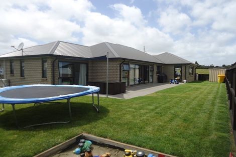 Photo of property in 31 Harbour Crest Drive, Waiuku, 2123