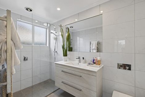 Photo of property in 25 Nevada Drive, Merrilands, New Plymouth, 4312