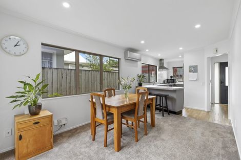 Photo of property in 12 Cambridge Street, Tawa, Wellington, 5028