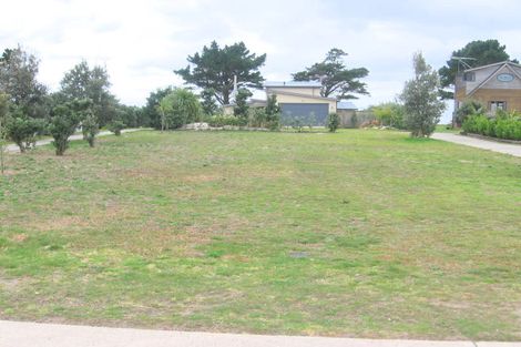 Photo of property in 138 Sands Crescent, Matarangi, Whitianga, 3592