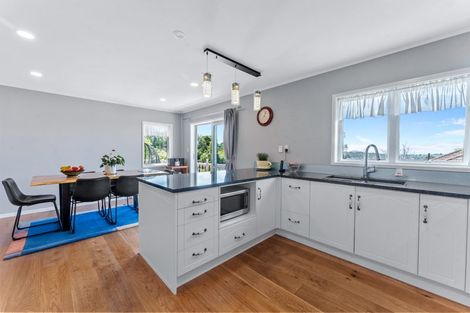 Photo of property in 18 Murano Place, Chatswood, Auckland, 0626