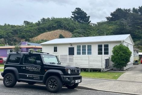 Photo of property in 2a Luckie Street, Tawa, Wellington, 5028