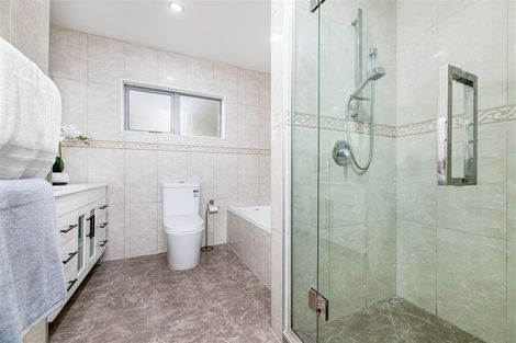 Photo of property in 17 Midhurst Avenue, Henderson, Auckland, 0612