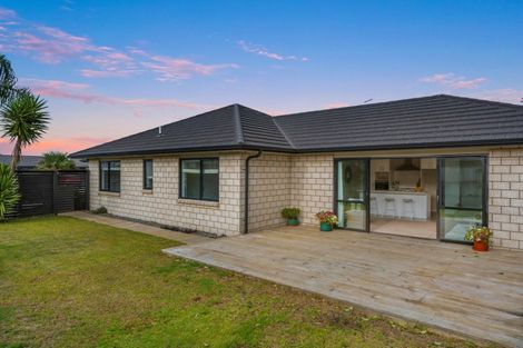 Photo of property in 26 Butterworth Crescent, Papamoa Beach, Papamoa, 3118