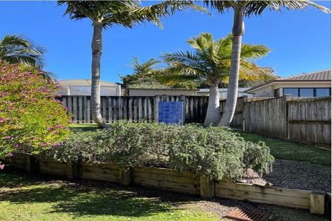 Photo of property in 20 Rush Creek Drive, Westgate, Auckland, 0614