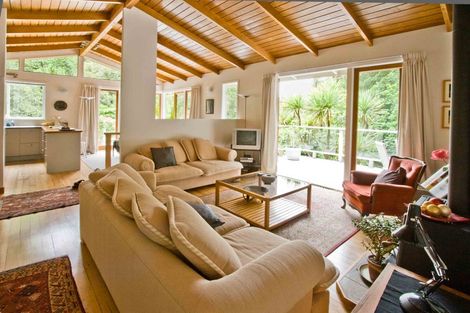 Photo of property in 133 Konini Road, Titirangi, Auckland, 0604