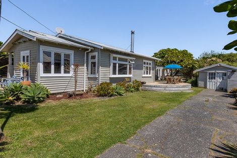Photo of property in 20 Rauparaha Street, Waikanae Beach, Waikanae, 5036