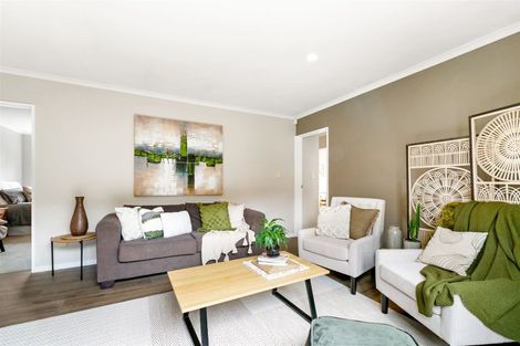Photo of property in 13 Berkshire Terrace, Massey, Auckland, 0614