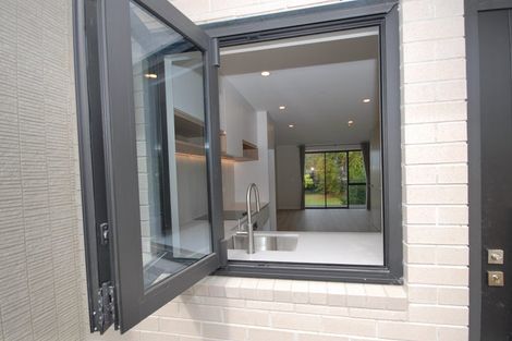 Photo of property in 41e Camelot Place, Glenfield, Auckland, 0629