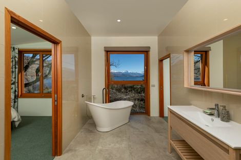 Photo of property in 337 Beacon Point Road, Wanaka, 9305