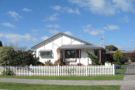 Photo of property in 10 Barbara Grove, Papamoa Beach, Papamoa, 3118