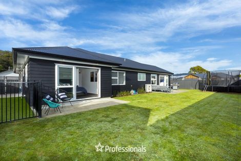 Photo of property in 12 Salisbury Crescent, Wallaceville, Upper Hutt, 5018