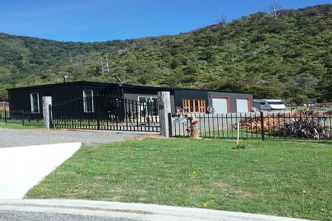Photo of property in 12 Manuka Drive, Ngakuta Bay, Picton, 7281