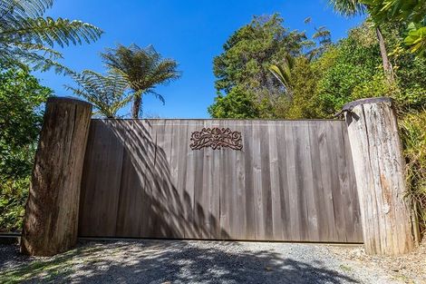 Photo of property in 142 Wade River Road, Wade Heads, Whangaparaoa, 0932