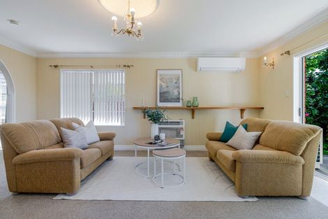 Photo of property in 17 Earl Place, Hokowhitu, Palmerston North, 4410