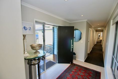 Photo of property in 2 Roseberry Place, Whitianga, 3510