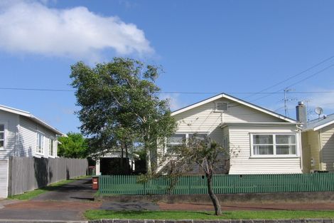 Photo of property in 90 Walker Road, Point Chevalier, Auckland, 1022