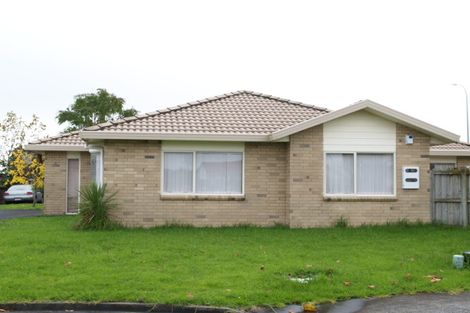 Photo of property in 2/7 Fencotie Place, Northpark, Auckland, 2013