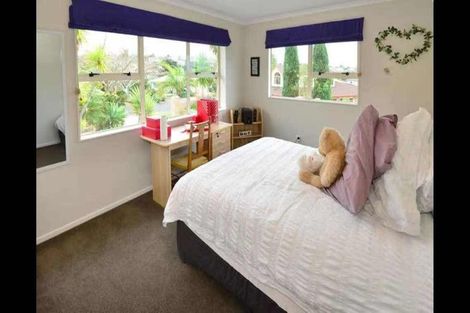 Photo of property in 25 Vermeer Place, West Harbour, Auckland, 0618