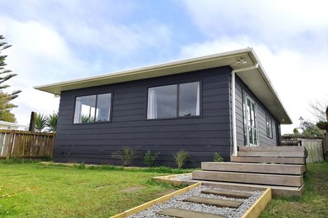 Photo of property in 17a Riserra Drive, Ranui, Auckland, 0612