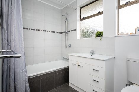 Photo of property in 76 Atherfold Crescent, Greenmeadows, Napier, 4112