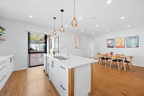 Photo of property in 2 Gemscott Crescent, Huapai, Kumeu, 0810