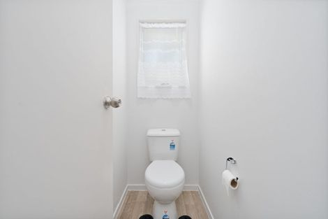 Photo of property in 9 Imperial Place, Henderson, Auckland, 0612