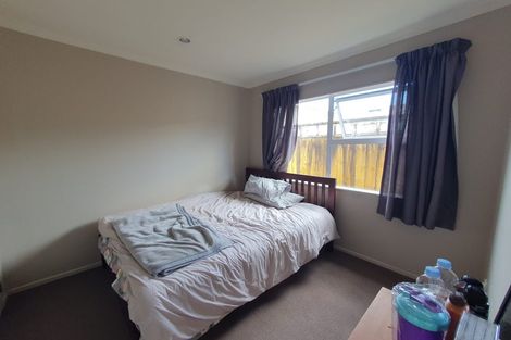 Photo of property in 2 Wattle Street, New Lynn, Auckland, 0600