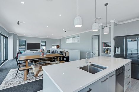 Photo of property in 5 Cessna Way, Newlands, Wellington, 6037