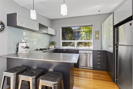 Photo of property in 121 Nevay Road, Miramar, Wellington, 6022