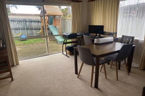 Photo of property in 3 Maghera Drive, East Tamaki Heights, Auckland, 2016