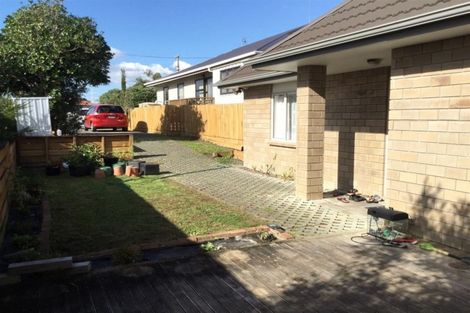 Photo of property in 104a Flanshaw Road, Te Atatu South, Auckland, 0610