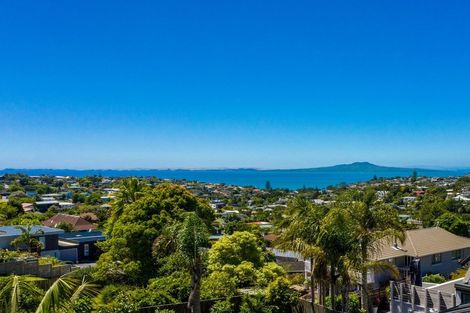 Photo of property in 4 Calypso Place, Rothesay Bay, Auckland, 0630