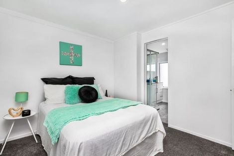 Photo of property in 2/1 Roys Road, Weymouth, Auckland, 2103