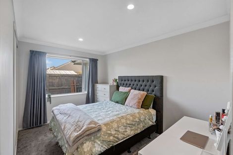 Photo of property in 28 Linkwater Way, Parklands, Christchurch, 8083