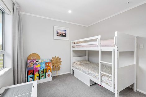 Photo of property in 2/28 Bay Street, Red Beach, 0932