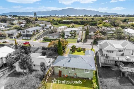 Photo of property in 10 Gray Avenue, Paraparaumu Beach, Paraparaumu, 5032