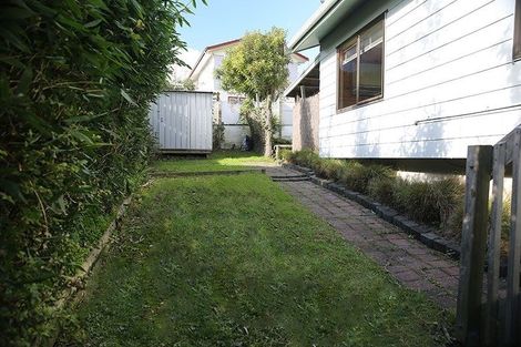 Photo of property in 2/85 Awaruku Road, Torbay, Auckland, 0630