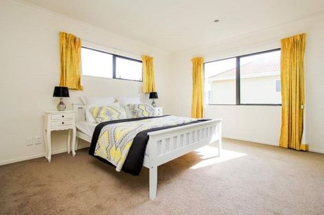 Photo of property in 23 Medallion Drive, Oteha, Auckland, 0632