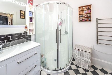 Photo of property in 9 Great North Road, Saint Johns Hill, Whanganui, 4501