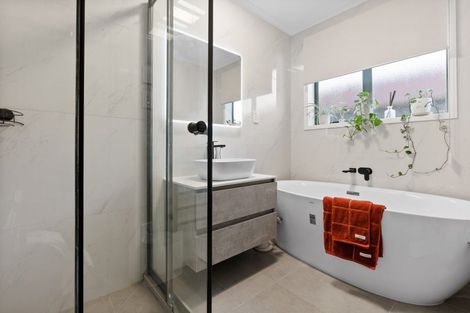 Photo of property in 4 Kumar Place, The Gardens, Auckland, 2105