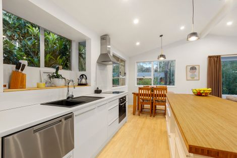 Photo of property in 49 Onedin Place, Titirangi, Auckland, 0604